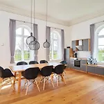 Herrenhaus Gut Oestergaard Feriegård *